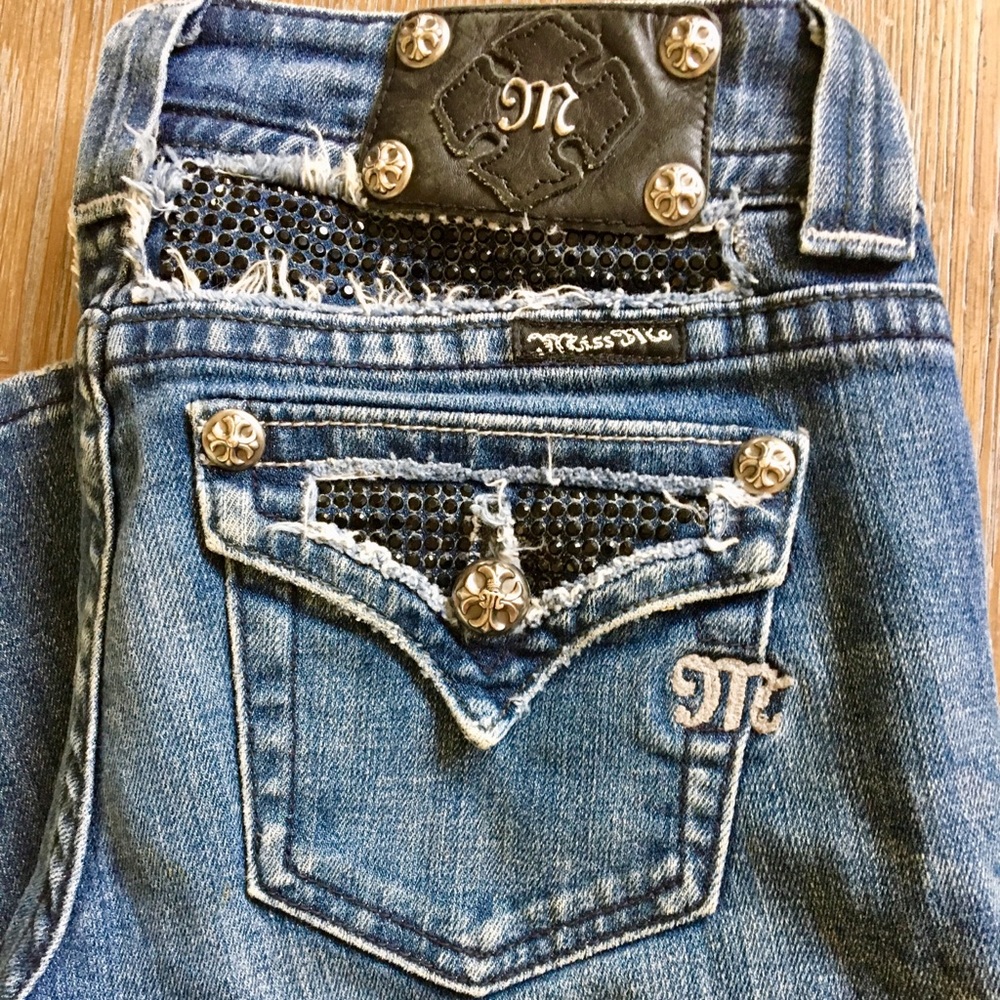 Gorgeous Miss Me Vintage Rhinestone Jeans Size 27